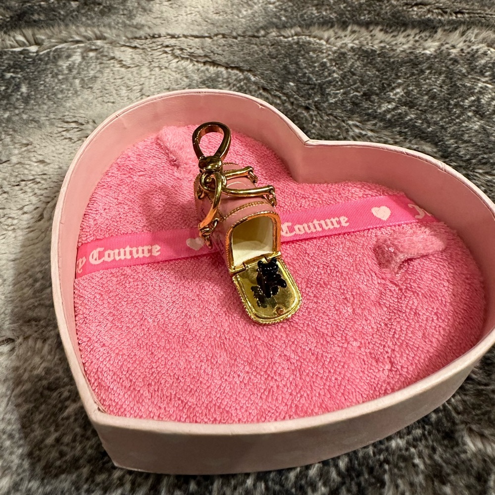 rare vintage juicy couture dog carrier charm!